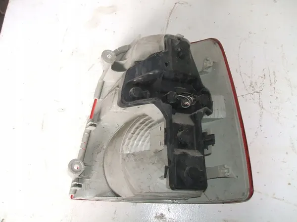 VOLKSWAGEN TOURAN I VÄNSTER BAKLYKT EUROPA image 3