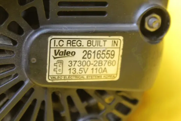 Vaihtovirtageneraattori Hyundai IX30 2016 OE 37300-2B760 image 9