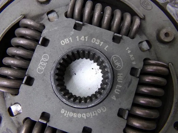 Volante de Dupla Massa Audi A4 B8 2.0 TFSI OEM 0B1105266AB image 5