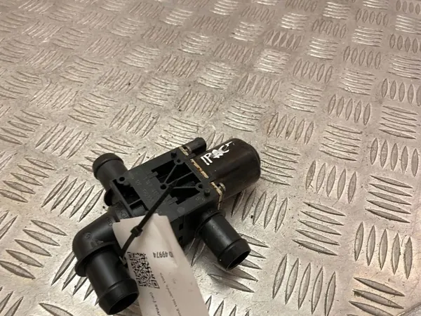 Válvula de control de refrigerante Jaguar I-Pace 2020 OEM J9D318495AA image 3