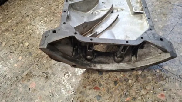 Mercedes W123 Öljypärä OEM 1020140802 - Käytetty image 6