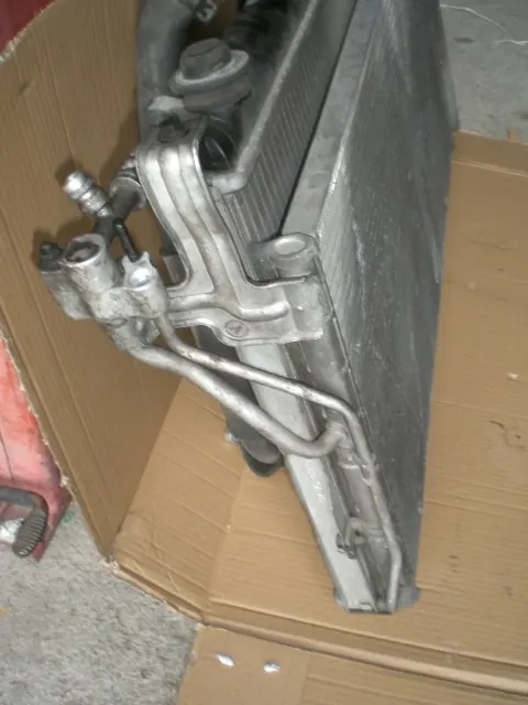 Radiador de agua de aire acondicionado Ventilador Santa Fe 25310-26410 image 2