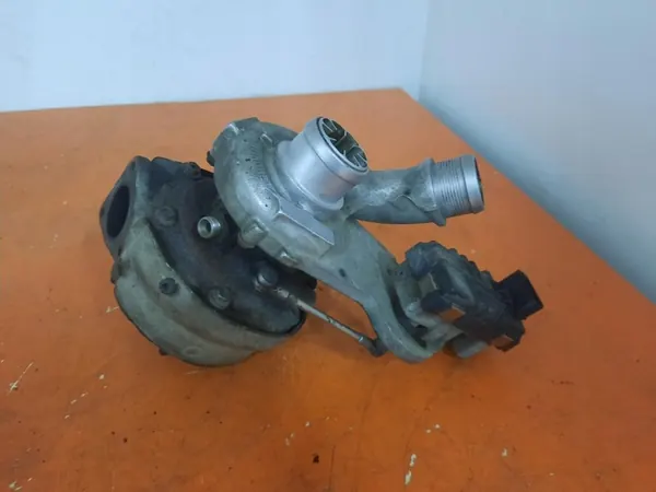 Audi Q7 4.2 TDI Turboaggregat OE 057145722Q image 4