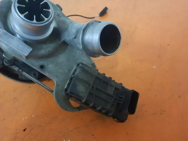 Audi Q7 4.2 TDI Turboaggregat OE 057145722Q image 6