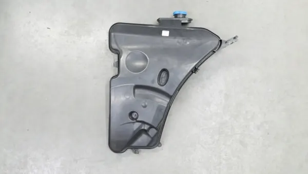 Réservoir lave-glace BMW G30 G31 OEM 7388944 image 2