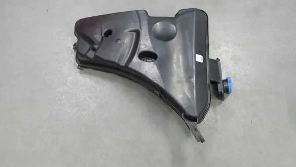 Réservoir lave-glace BMW G30 G31 OEM 7388944 image 4