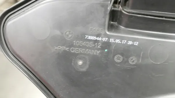 Réservoir lave-glace BMW G30 G31 OEM 7388944 image 9