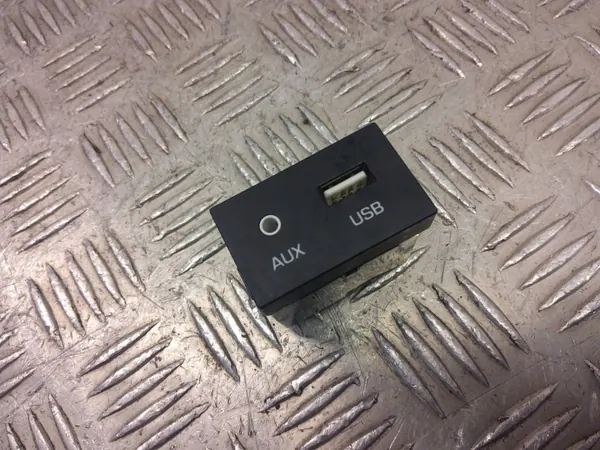 Tomada AUX Hyundai Ioniq 2018 OEM 96120G2050 image 2