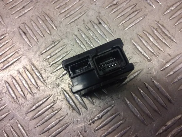 Tomada AUX Hyundai Ioniq 2018 OEM 96120G2050 image 4