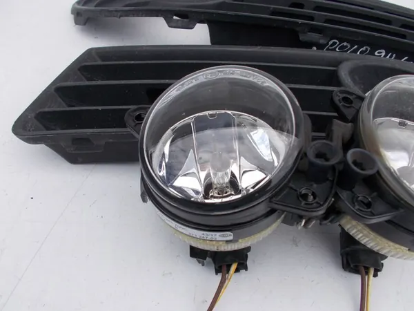 Faróis de neblina halógenos esquerdo direito VW Polo 9N Lift image 6