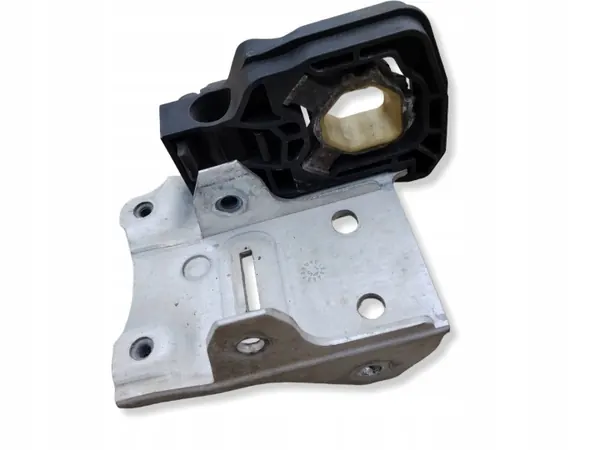 BMW M5 2013 Linker Kühlerhalter OEM 7207151 image 3