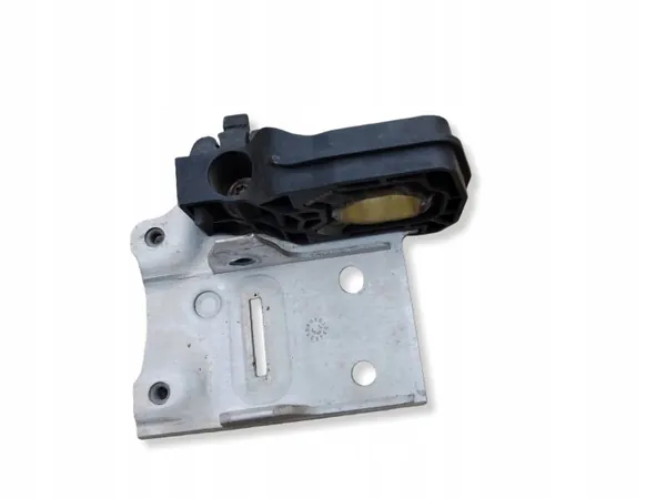 BMW M5 2013 Linker Kühlerhalter OEM 7207151 image 4