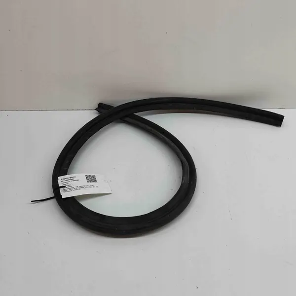 Joint de capot VW Amarok OEM 2H0823737 - Occasion image 3