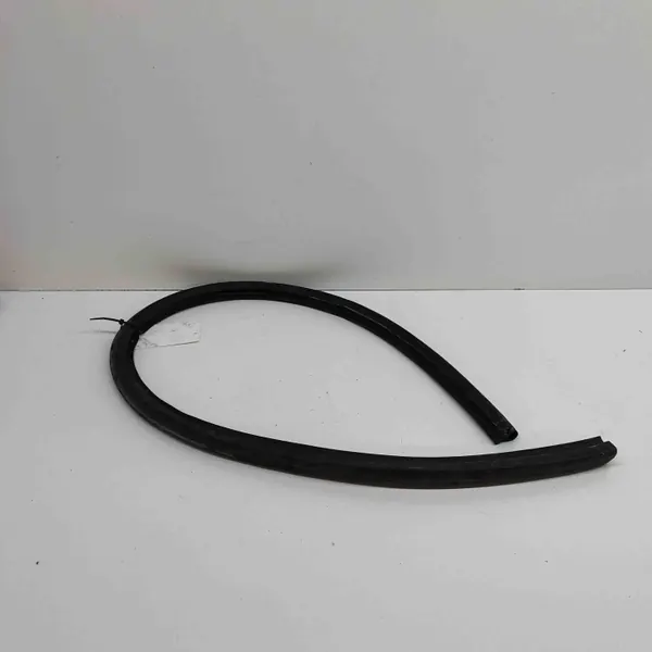 Joint de capot VW Amarok OEM 2H0823737 - Occasion image 4