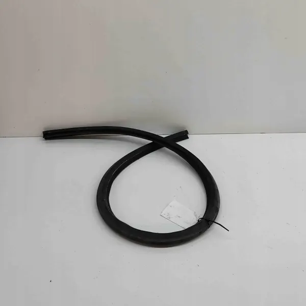 Joint de capot VW Amarok OEM 2H0823737 - Occasion image 5
