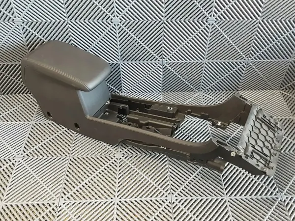 Konsolin käsinoja OEM 061863239HE VW Passat B8 USA:lle image 3