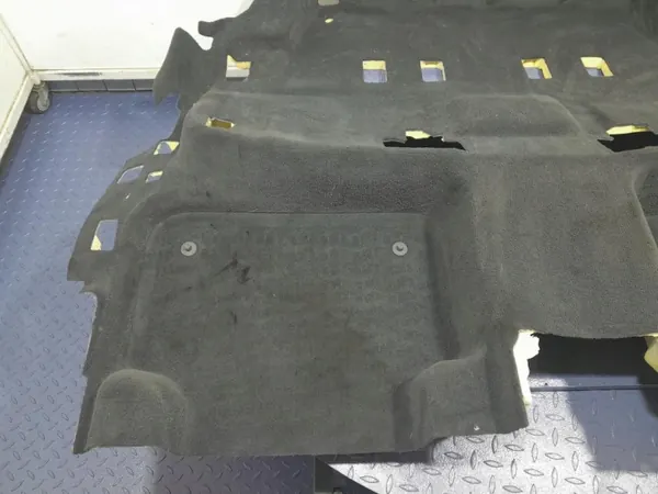 Tapis arrière Audi Q7 II OEM 4M0863019F - Occasion image 3