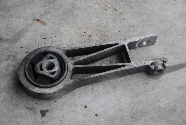 FIAT DUCATO 3.0JTD Moottorin Kiinnike Takana OEM 1352888080 image 2