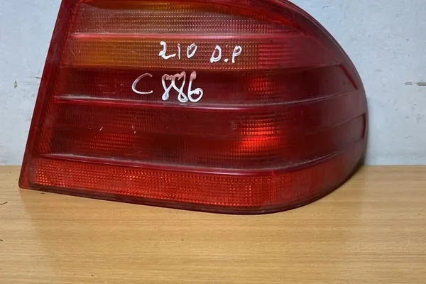 Linker achterlicht MERCEDES-BENZ E (W210) A2108204364 image 2