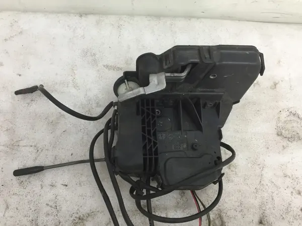 MERCEDES W203 VÄNSTER FRAMDÖRRSLÅS A2117200335 image 5