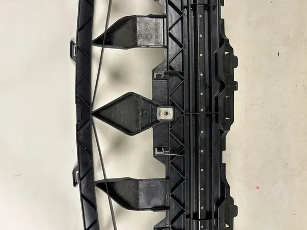 Porsche Macan 95B Nedre Stötdämpare Förstärkning 95B805241B image 3