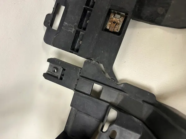 Porsche Macan 95B Nedre Stötdämpare Förstärkning 95B805241B image 6