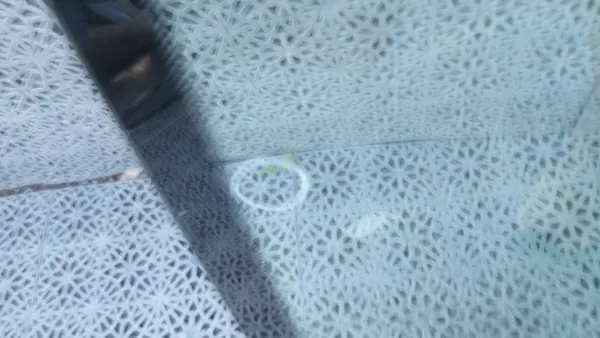 Parabrisas calefactable VW Caddy 2K7 OEM con sensor image 3