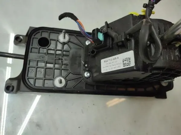VW Versnellingsmechanisme OEM 5Q2713025 - Gebruikt image 4
