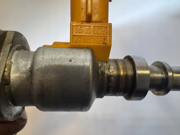 Begagnad DPF AdBlue-injektor OEM H8200778880 image 3