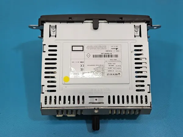 Radio Dacia Sandero II OEM 281156864R Usado image 3
