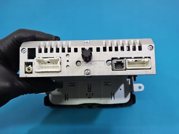 Radio Dacia Sandero II OEM 281156864R Usado image 6