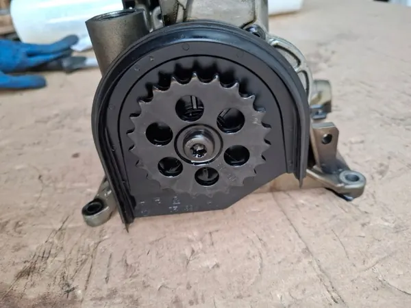 Pompe à huile BMW OEM 7823009 pour moteur N57 3.0D image 3