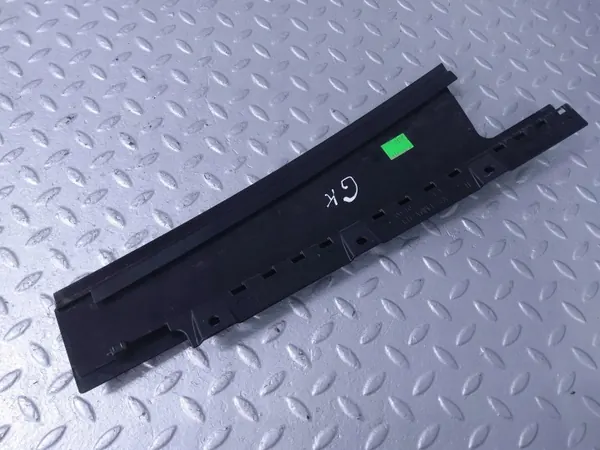 Joint vitre arrière côté gauche OEM A1777320100 Mercedes image 4