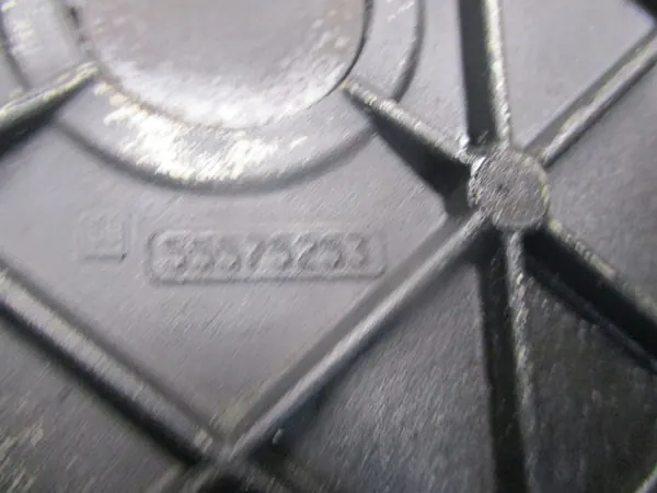 Oljepumpens kåpa Opel Astra J 55575253 image 2