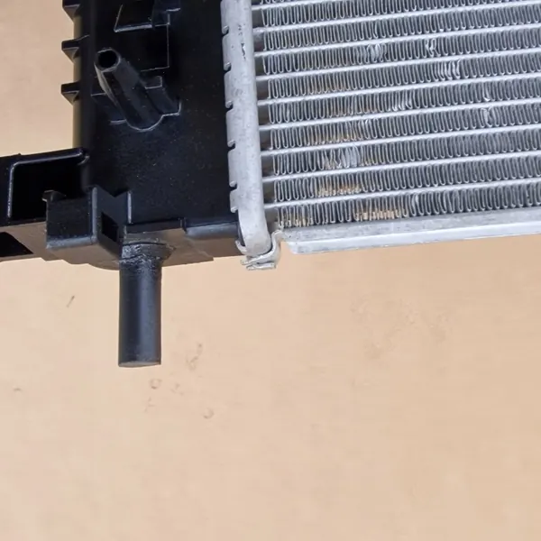 Radiateur d'eau d'occasion OEM 214107326R pour Dacia/Renault image 5