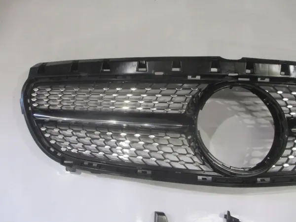 Grille de Radiateur Mercedes OEM COE841 - État Utilisé image 3