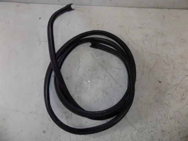 Motorhaubendichtung Volvo XC90 2016 OEM 31402737 image 2