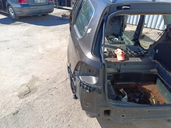Para-lamas traseiro esquerdo VW Passat B7 Carrinha OEM 21144 image 3