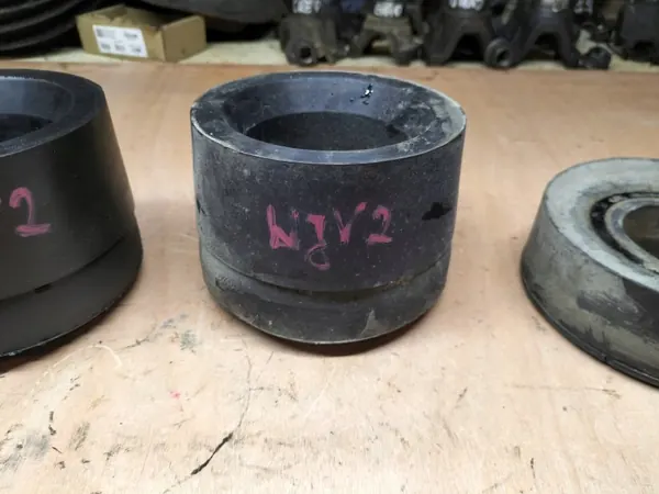 Isoladores de molas Jeep WJ - Peças OEM usadas image 2