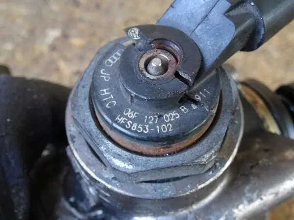 Polttoainepumppu GOLF V AUDI TT 8J A3 8P 2.0 TFSI 06F127025B image 4