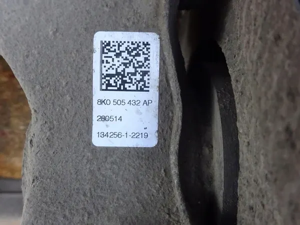 AUDI A4 B8 8K 2.0 TDI Mozzo e Bracci Posteriori Destro OEM image 4