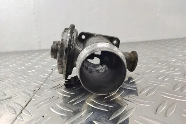 Válvula EGR BMW 5 Touring (E61) 2.0L Diésel image 3