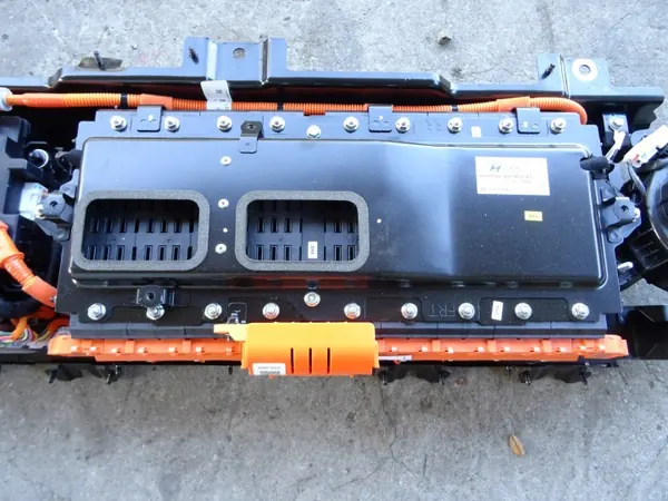 Batterie Kia Sportage V OEM 35506-P000 70Ah Occasion image 8