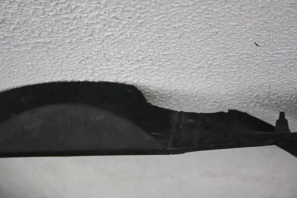 Mitsubishi Pajero Sport I Shogun Fan Cover MR258671 image 3