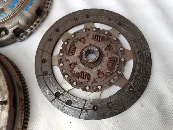 PEUGEOT 3008 II 1.5 BHDI Kaksoismassapyörä 9818024380 image 5