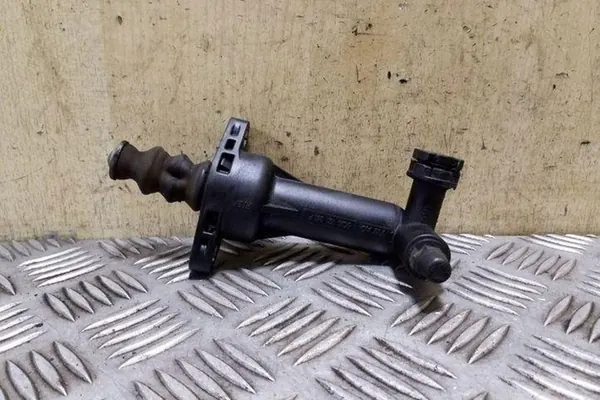 Kytkin sylinteri VW POLO 1.2L 2011 6Q0721261F image 4