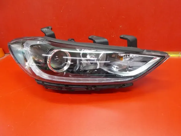 HYUNDAI ELANTRA VI 15-18 Faro Derecho 92102-F2000 image 2