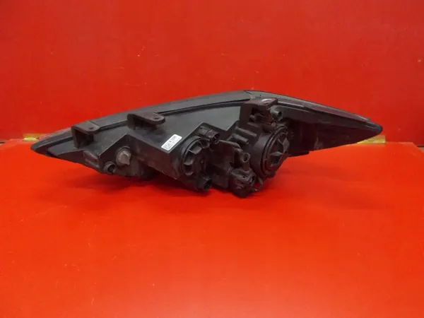 HYUNDAI ELANTRA VI 15-18 Faro Derecho 92102-F2000 image 3