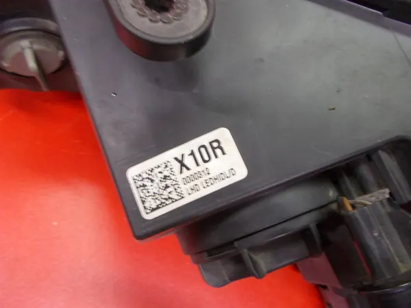 HYUNDAI ELANTRA VI 15-18 Faro Derecho 92102-F2000 image 4