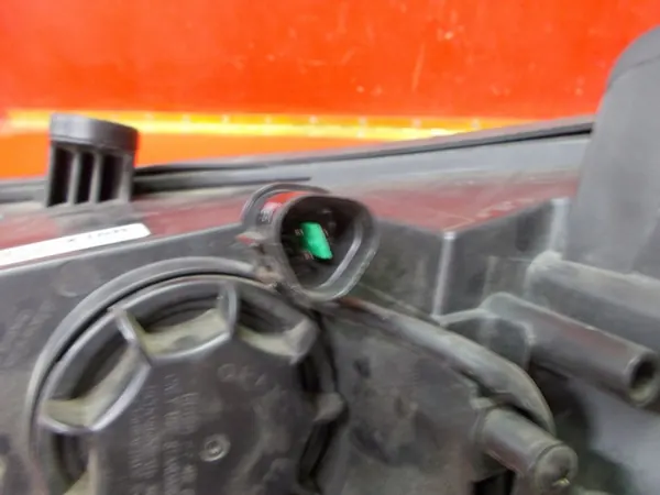 HYUNDAI ELANTRA VI 15-18 Faro Derecho 92102-F2000 image 7